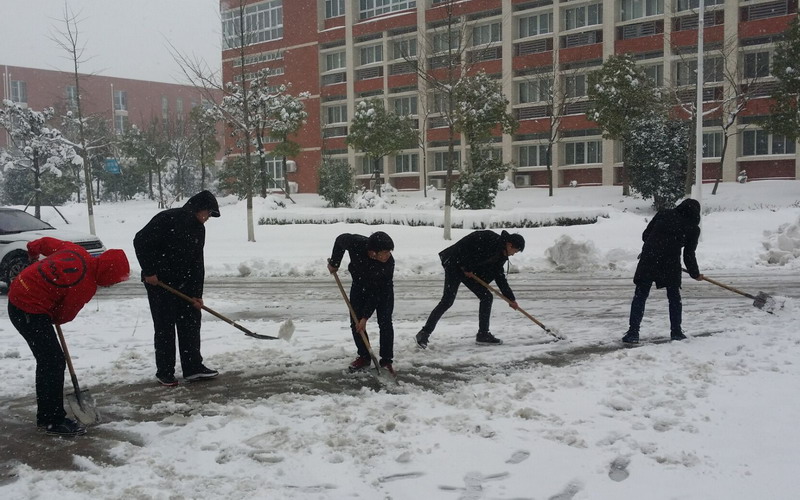 淮南師范學(xué)院召開抗雪防災(zāi)工作會議，加強(qiáng)校園安全工作