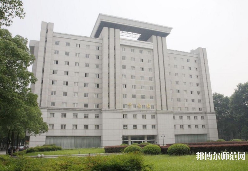 中南財經(jīng)政法師范大學首義校區(qū)學費