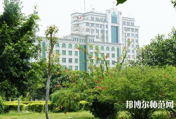 廣西現(xiàn)代職業(yè)技術(shù)師范學(xué)院招生辦聯(lián)系電話(huà)