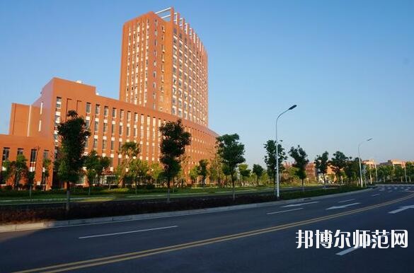 三峽旅游職業(yè)技術(shù)師范學院招生辦聯(lián)系電話