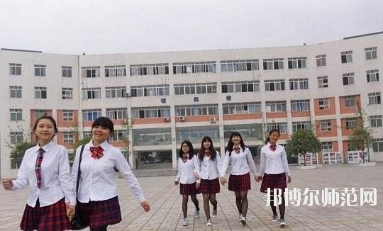 成都工程職業(yè)技術(shù)幼兒師范學(xué)校2018年報(bào)名條件、招生對(duì)象