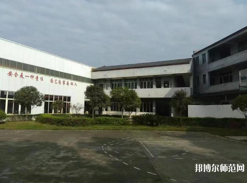 成都莊園機電職業(yè)技術幼兒師范學校2018年報名條件、招生對象