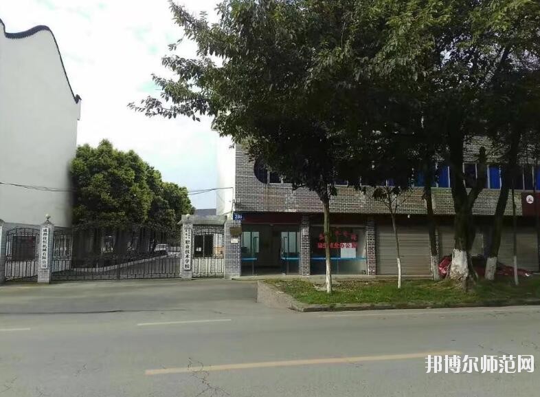 成都莊園機(jī)電職業(yè)技術(shù)幼兒師范學(xué)校招生辦聯(lián)系電話(huà)