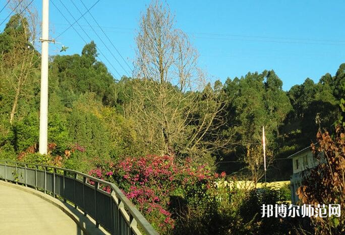 昆明電機(jī)技工幼兒師范學(xué)校2018年報(bào)名條件、招生對象