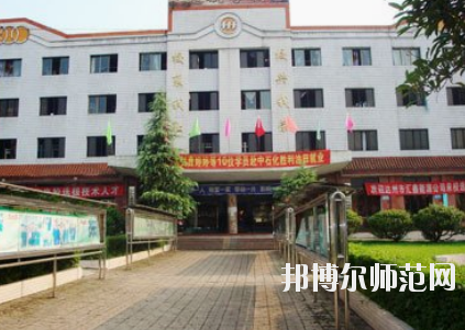 達(dá)州萼山幼兒師范職業(yè)技術(shù)學(xué)校2020年報(bào)名條件、招生要求、招生對象
