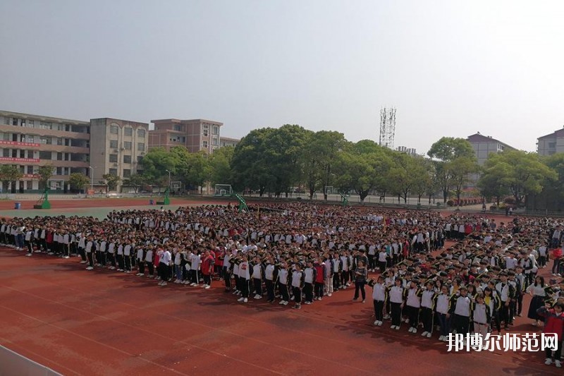 陜西工貿(mào)職業(yè)中等專業(yè)師范學(xué)校2020年報(bào)名條件、招生要求、招生對(duì)象