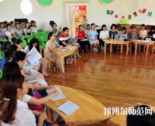 十堰2020年中專幼師學(xué)?？梢钥即髮? width=