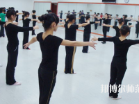 白銀2020年中專幼師學?？梢钥即髮? /><b>白銀2020年中專幼師學校可以考大專嗎</b><span>2020-05-21 11:19</span><p>白銀中專幼師學?？梢钥即髮?同學能夠由繼續(xù)學習的想法，這一點是非常好的。而升學的方法有很多種，可以參加高職院校開設的單</p></a></li>
            <li><a href=