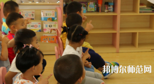 貴州2020年中專幼師學(xué)?？梢钥即髮? width=
