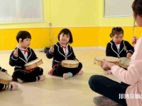 宜昌2021年幼師學(xué)校中專升大?？际裁? /><b>宜昌2021年幼師學(xué)校中專升大?？际裁?/b><span>2020-10-30 15:32</span><p>幼師專業(yè)在近年來飛速發(fā)展，雖然人才緊缺，但由于家長對(duì)孩子的重視，社會(huì)對(duì)幼兒教師專業(yè)越來越嚴(yán)格，無論是專業(yè)知識(shí)還是學(xué)歷，都</p></a></li>
            <li><a href=